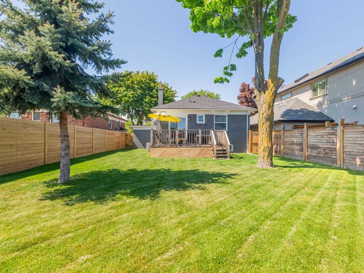 211 Van Dusen Blvd House Sold Price