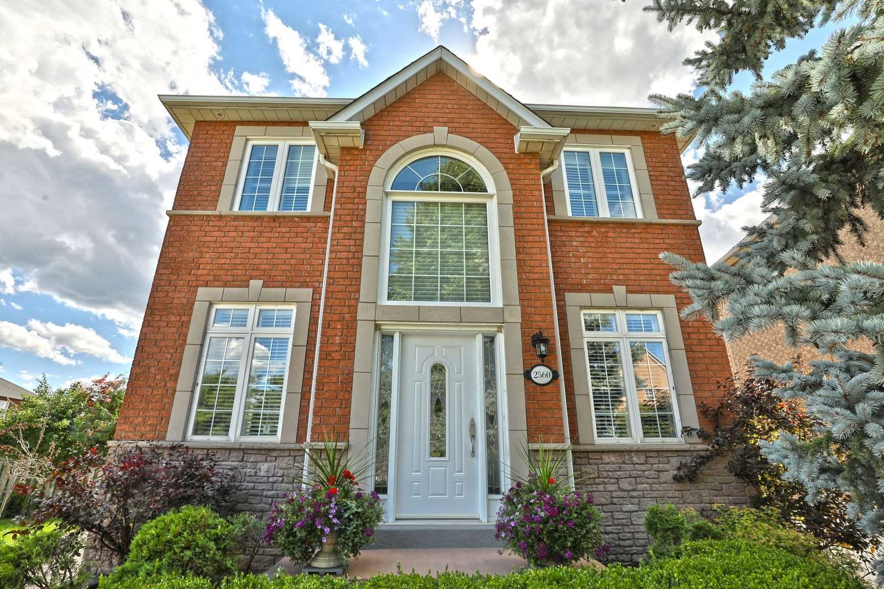homes for sale in apple hill ontario